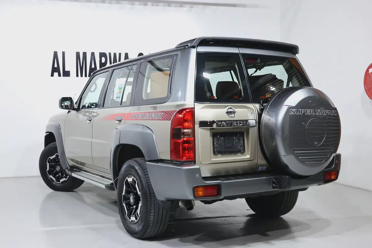 Nissan Patrol Super Safari 2022 GCC Specs-76000KM-PRISTINE CONDITION-2-2