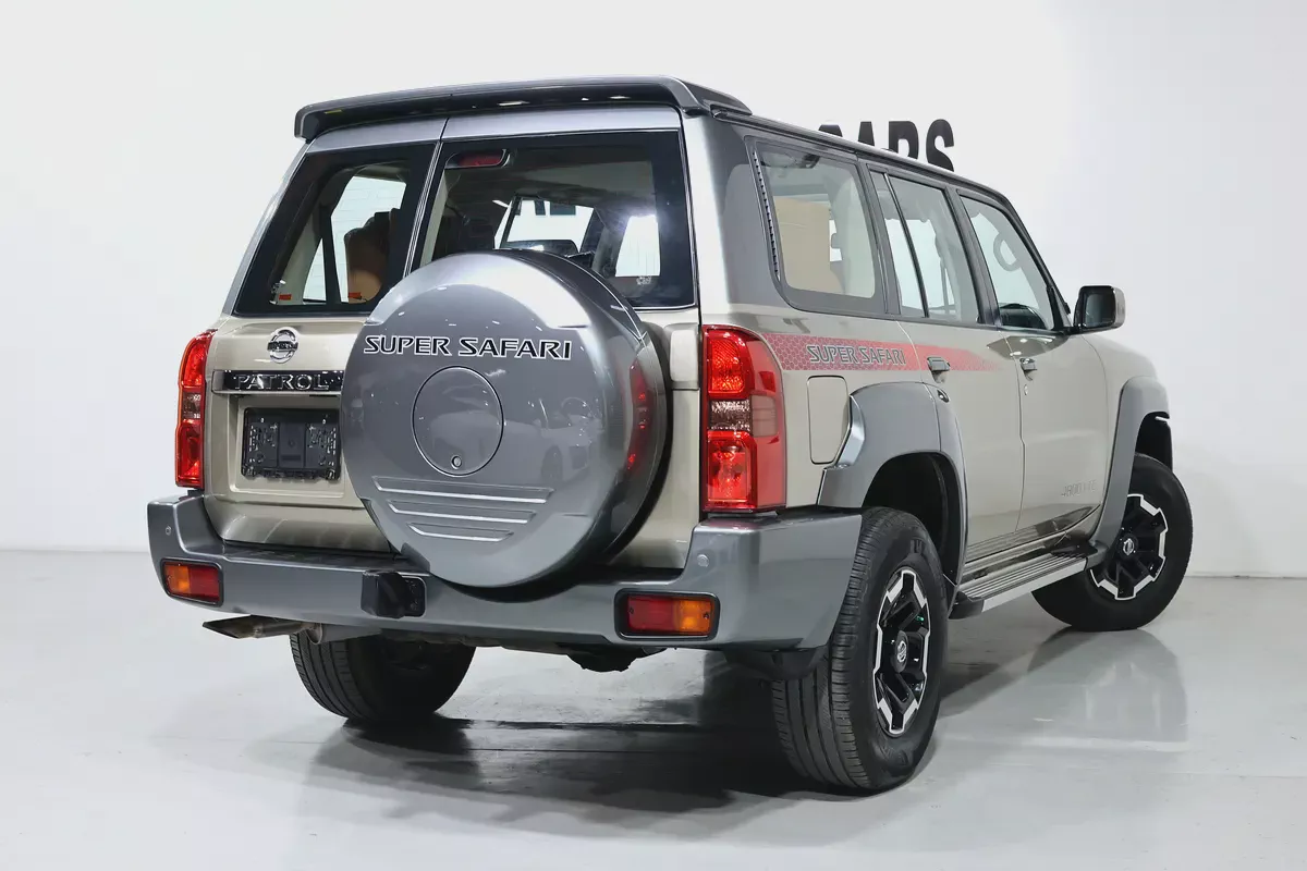 Nissan Patrol Super Safari 2022 GCC Specs-76000KM-PRISTINE CONDITION-3-3