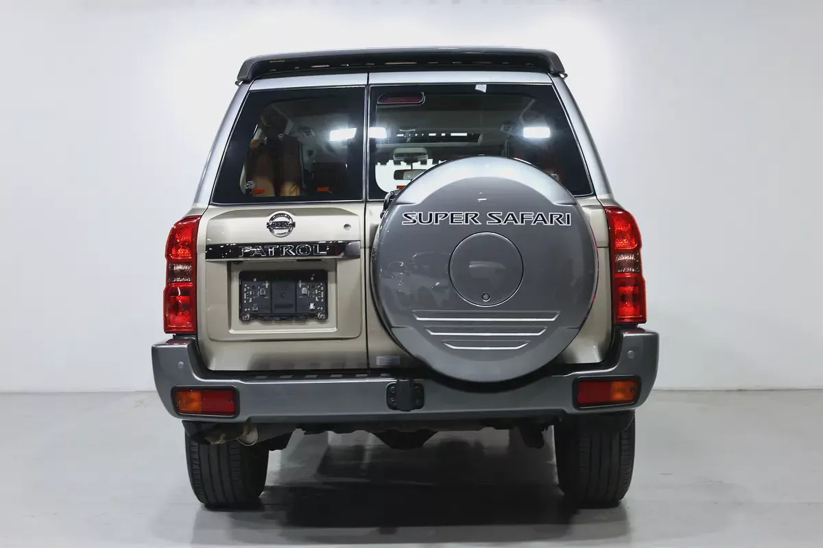 Nissan Patrol Super Safari 2022 GCC Specs-76000KM-PRISTINE CONDITION-6-6