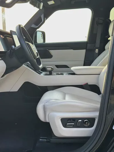 EXCELLENT CONDITION | VIP 6 SEATER | BLACK / WHITE | CHINESE SPECS-9