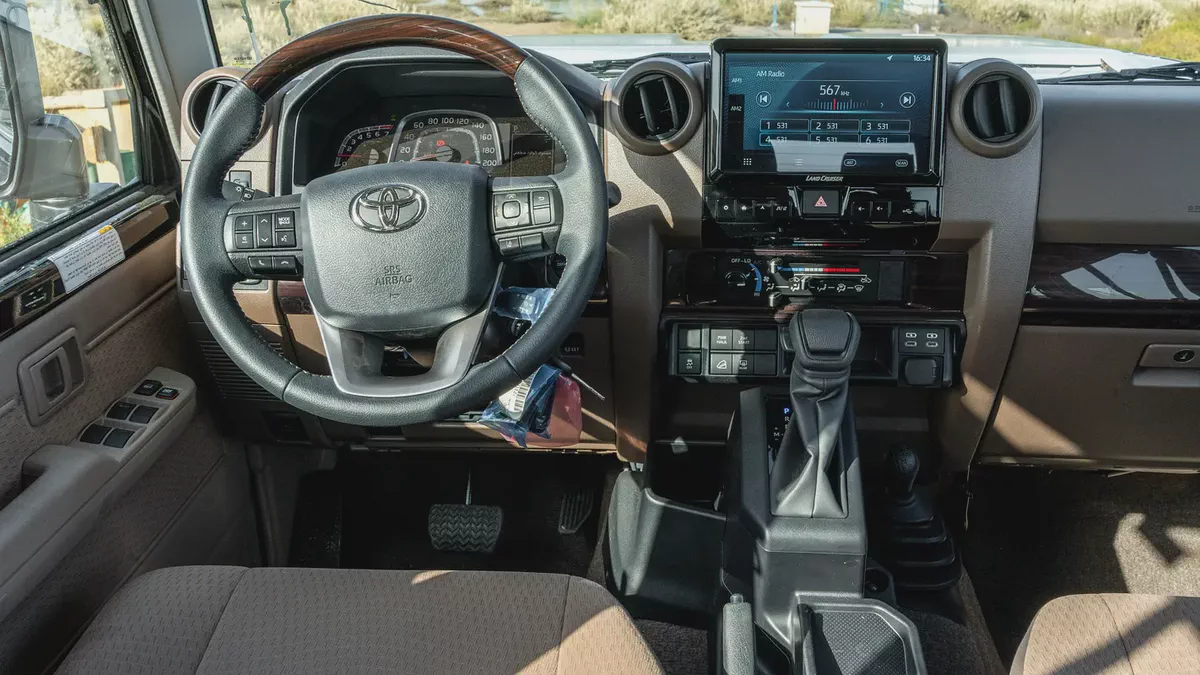 2026 Toyota Land Cruiser LC76 4.0L AT Petrol With Radar-Saudi Specs-14-14