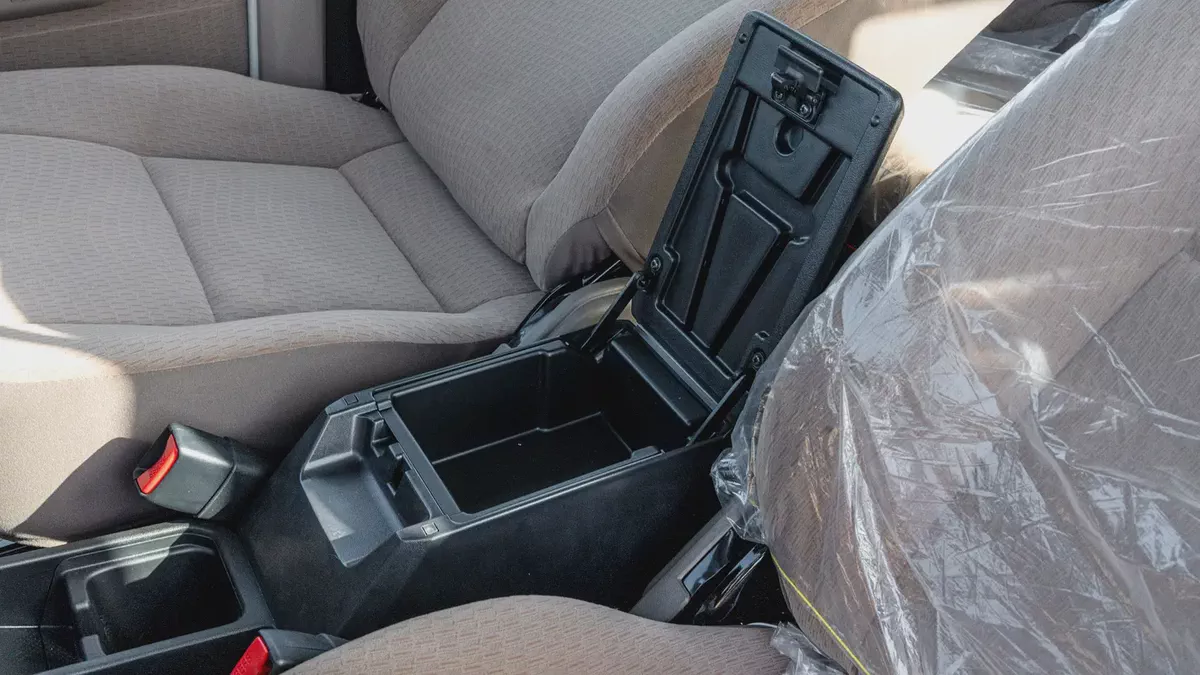 2026 Toyota Land Cruiser LC76 4.0L AT Petrol With Radar-Saudi Specs-17-17