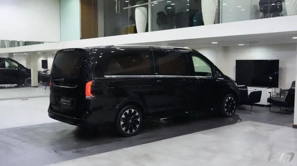 New Mercedes Benz V300 2025