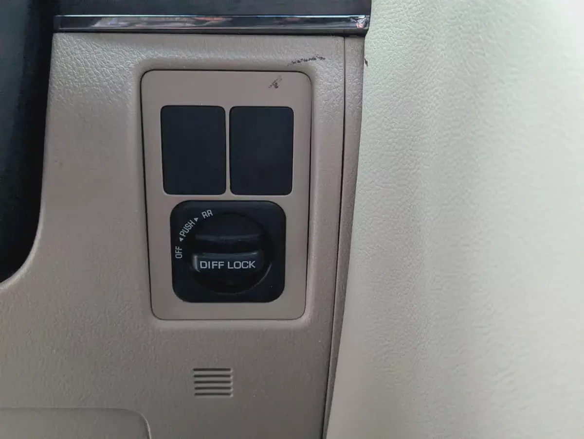 Toyota Land Cruiser GXR TOP 2015 Facelifted 2025 With Interior and Exterior - GCC Specs --10-10