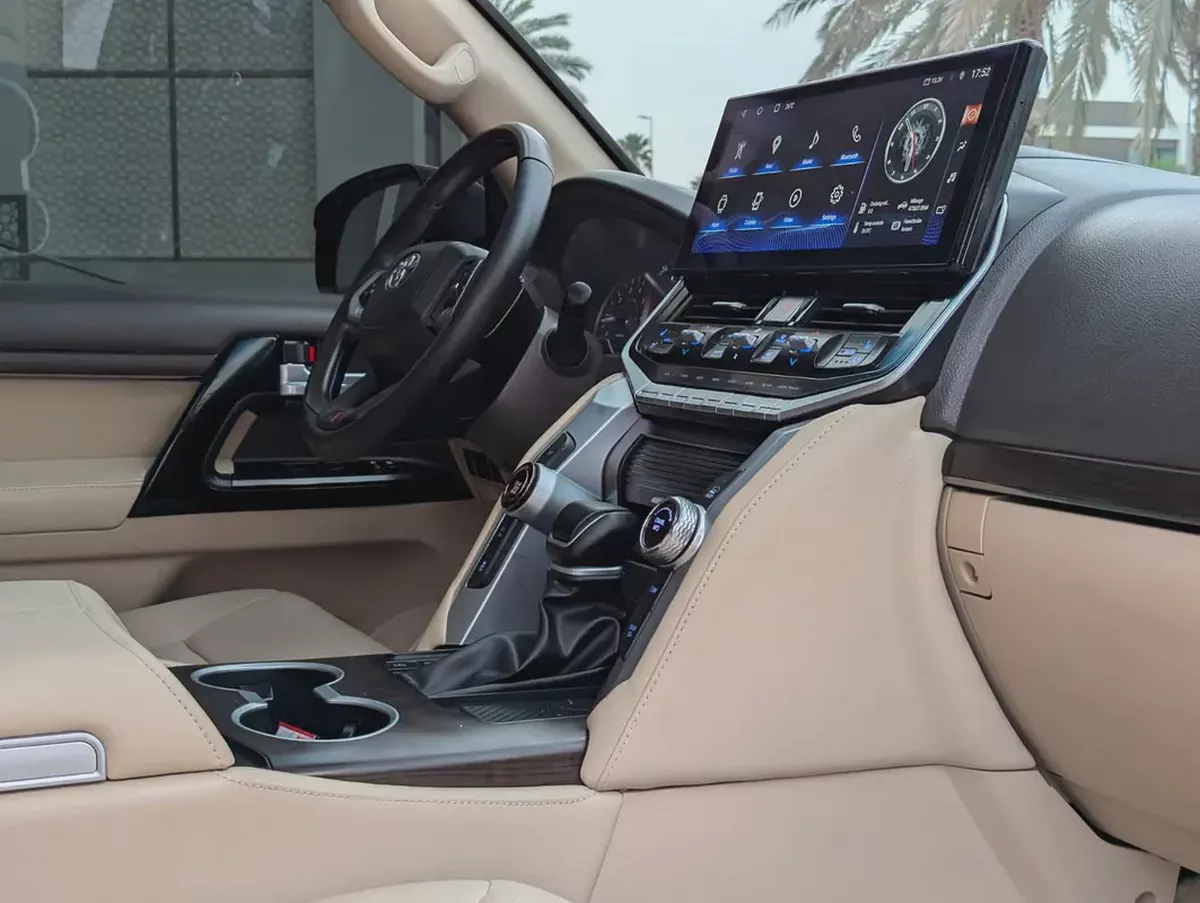 Toyota Land Cruiser GXR TOP 2015 Facelifted 2025 With Interior and Exterior - GCC Specs --13-13