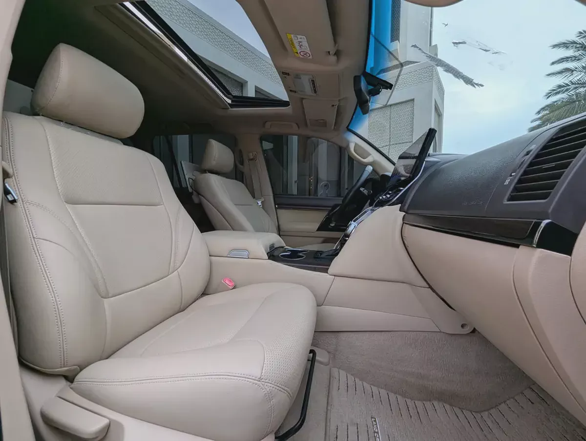 Toyota Land Cruiser GXR TOP 2015 Facelifted 2025 With Interior and Exterior - GCC Specs --5-5