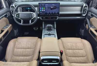 Defender Package  | Low Mileage | Jetour Warranty  11/2031 | Full Service History-16