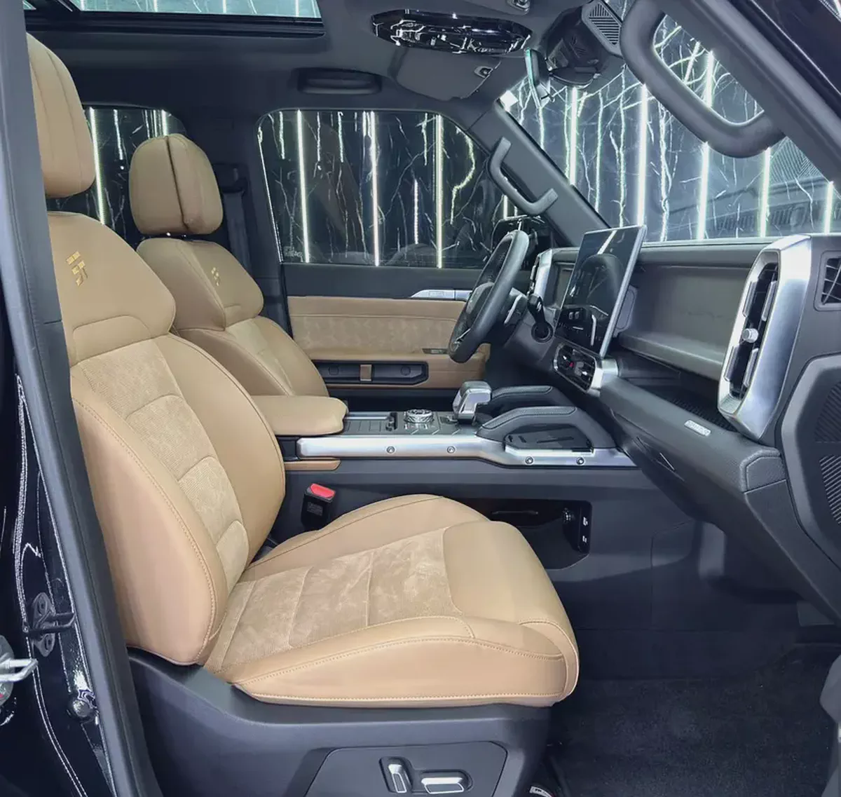Defender Package  | Low Mileage | Jetour Warranty  11/2031 | Full Service History-12-12