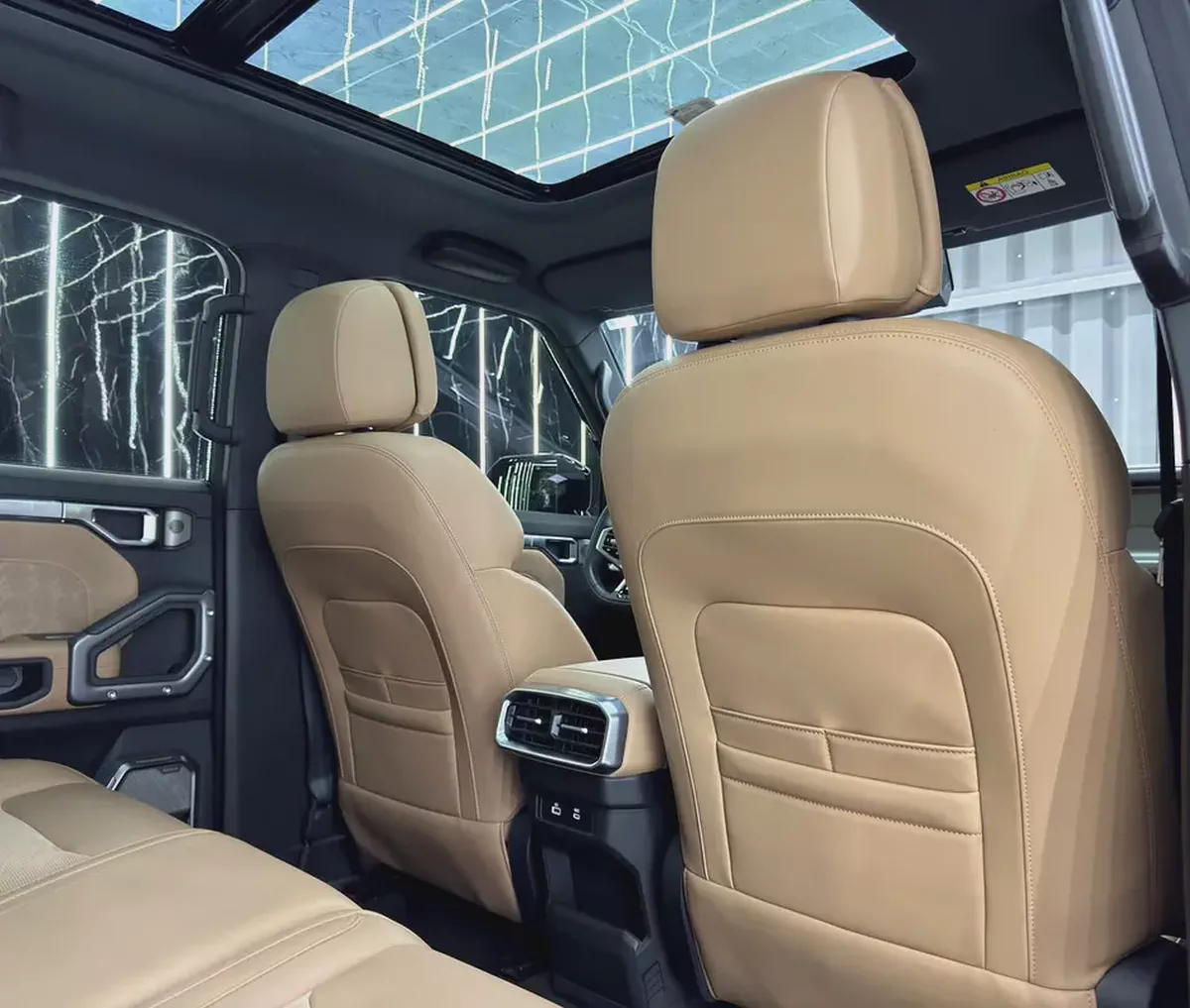 Defender Package  | Low Mileage | Jetour Warranty  11/2031 | Full Service History-17-17