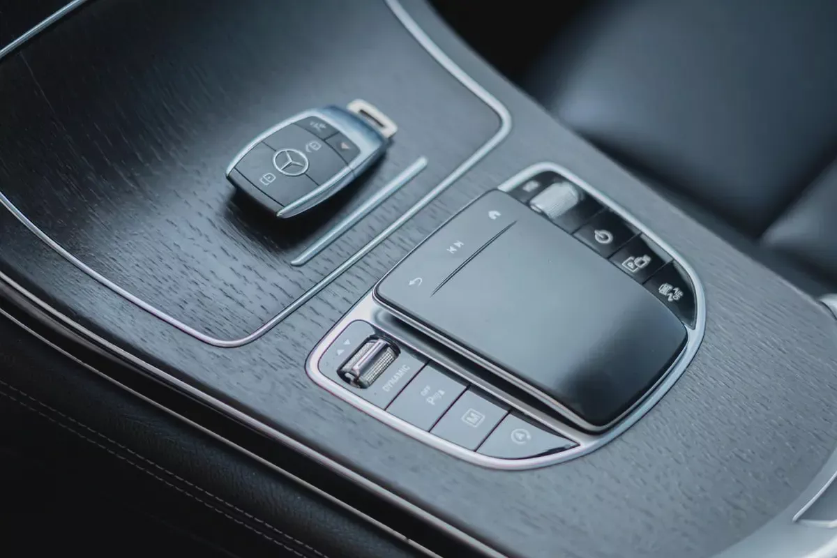 MERCEDES-GLC300 2021-12-12