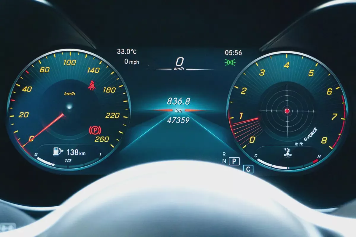 MERCEDES-GLC300 2021-15-15