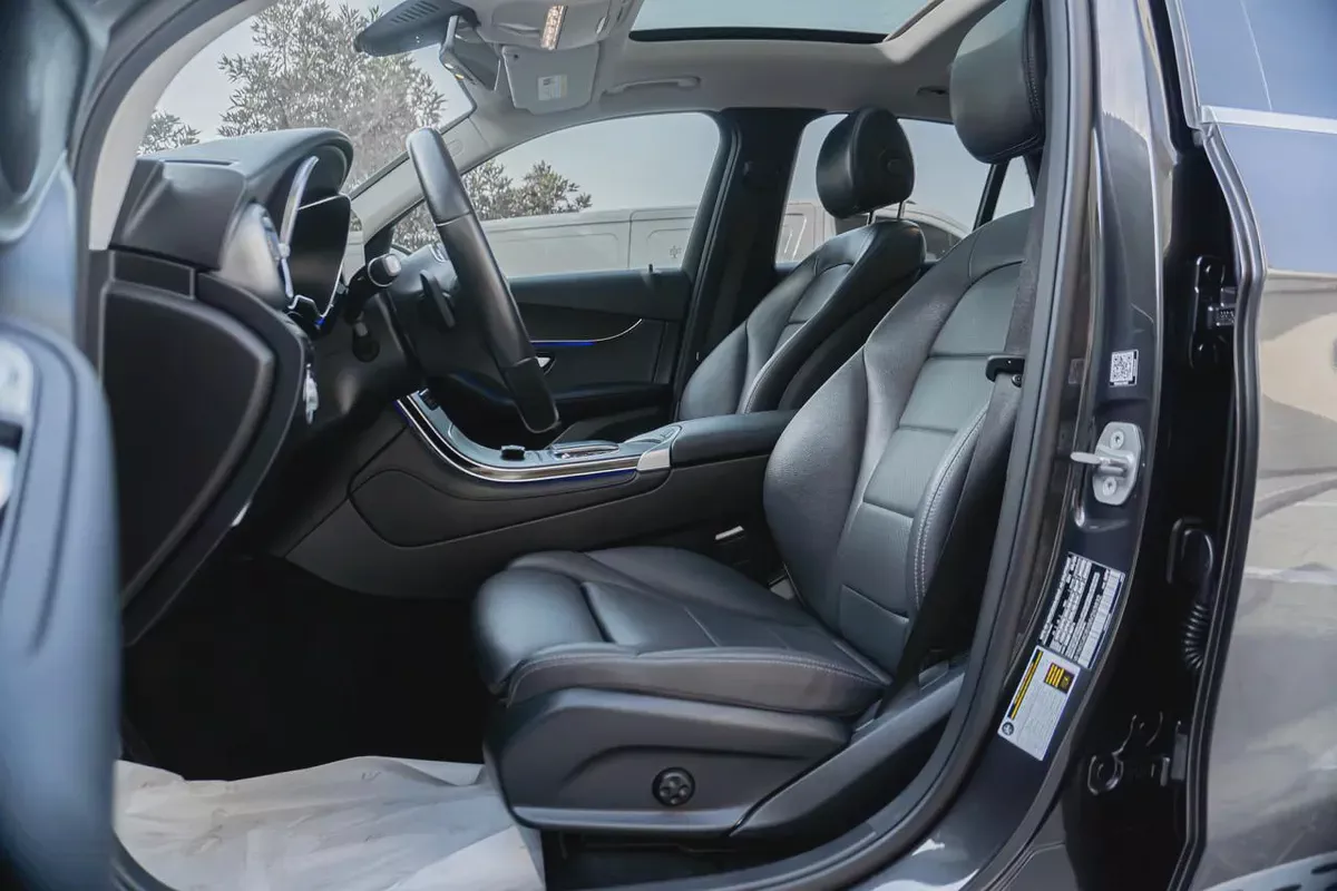 MERCEDES-GLC300 2021-16-16