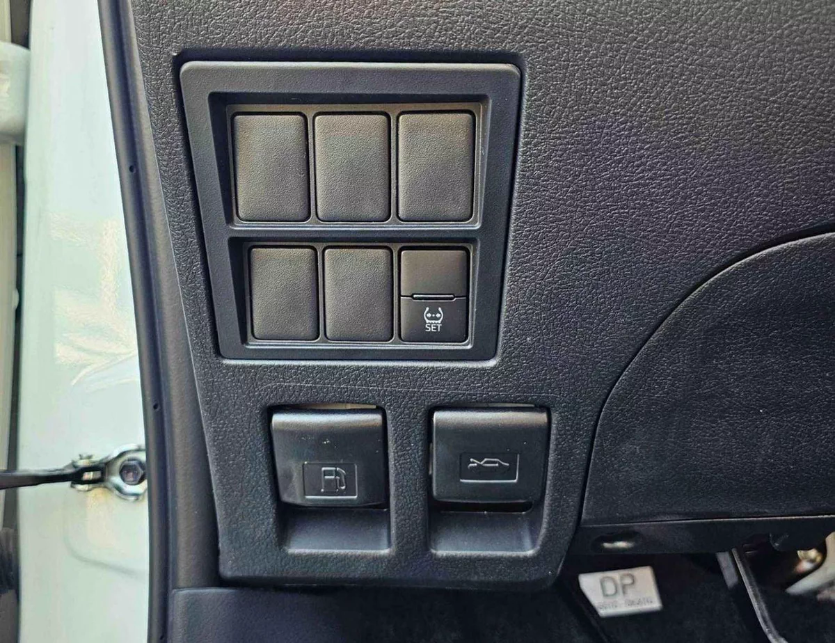 Toyota Hilux SR5 WIDE BODY DOUBLE CABIN || FULL OPTION  | PUSH START| WITHOUT DIFF-LOCK | PETROL M/T 2.7L V4 4WD-23-0