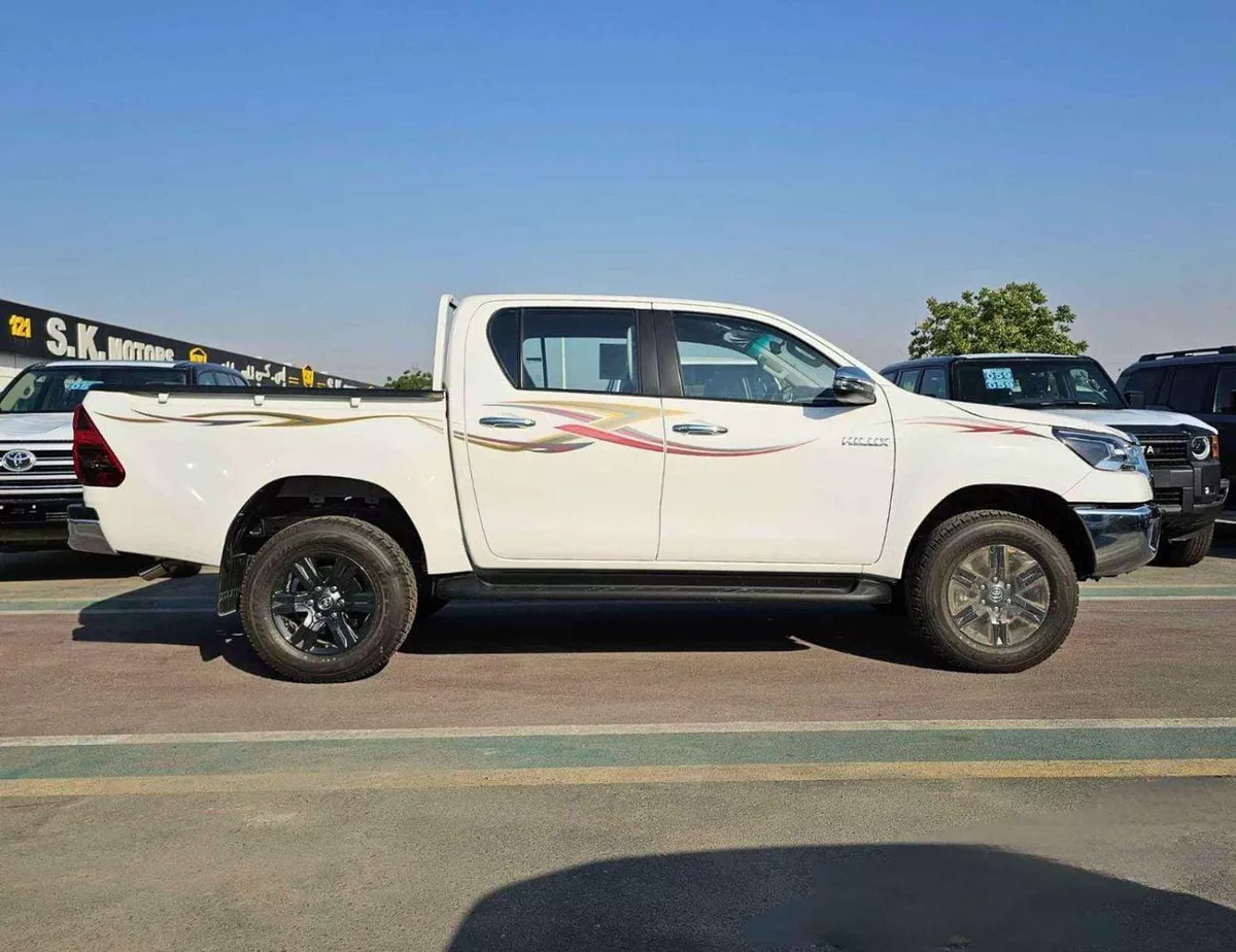 Toyota Hilux SR5 WIDE BODY DOUBLE CABIN || FULL OPTION  | PUSH START| WITHOUT DIFF-LOCK | PETROL M/T 2.7L V4 4WD-1-0