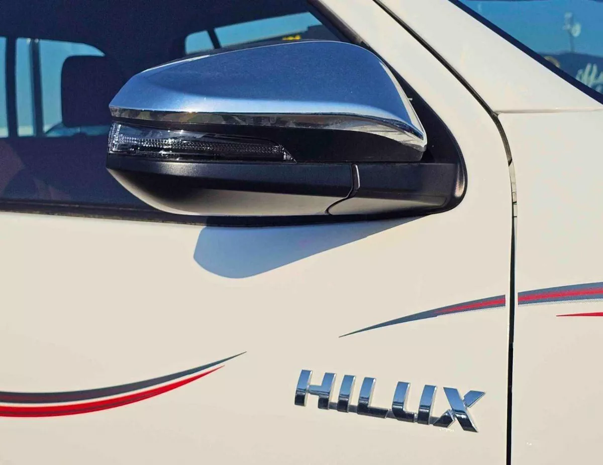 Toyota Hilux SR5 WIDE BODY DOUBLE CABIN || FULL OPTION  | PUSH START| WITHOUT DIFF-LOCK | PETROL M/T 2.7L V4 4WD-7-0