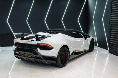 Lamborghini Huracan Performante Spyder-4