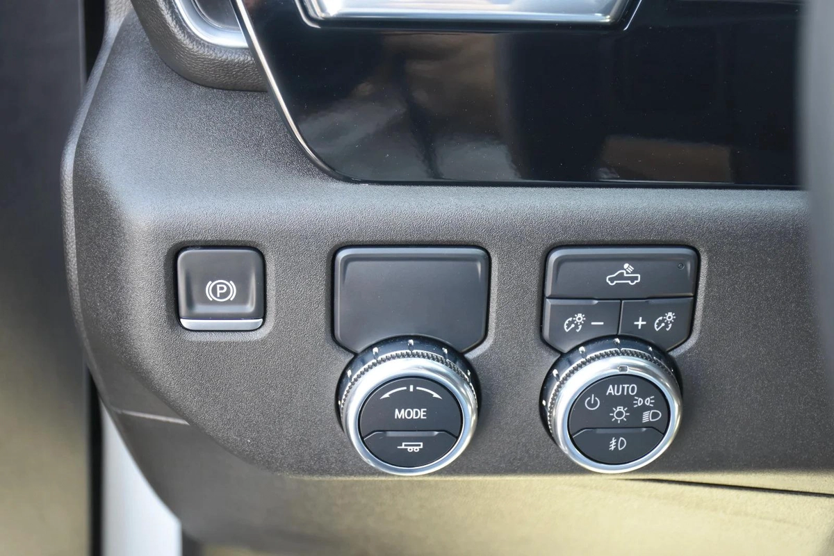 GMC SIERRA ELEVATION 2025 | WHITE-19-19