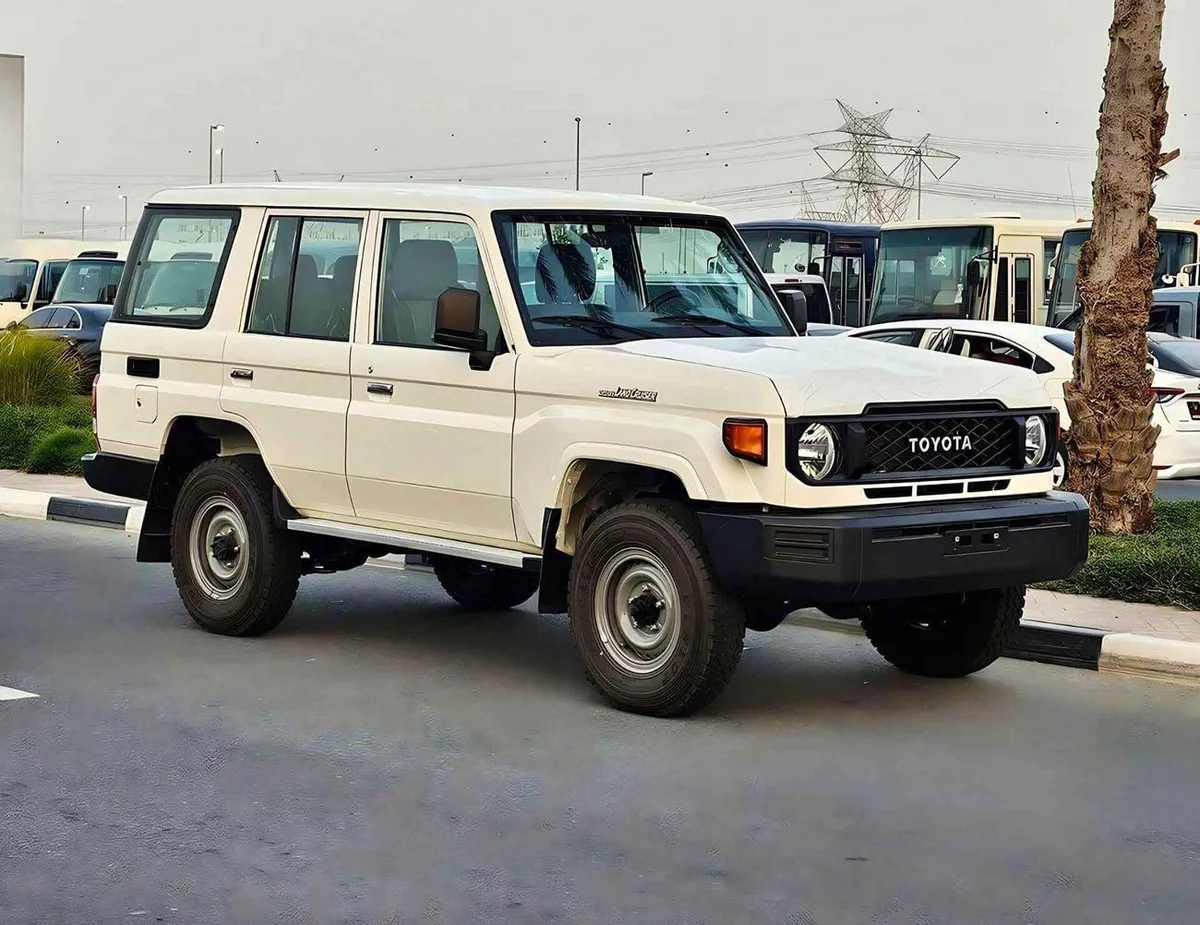 Toyota Land Cruiser 70 LC76 DX 4.2L DIESEL | M/T | POWER WINDOWS WITH LEATHER | 4WD (CODE # 68037)-4-0