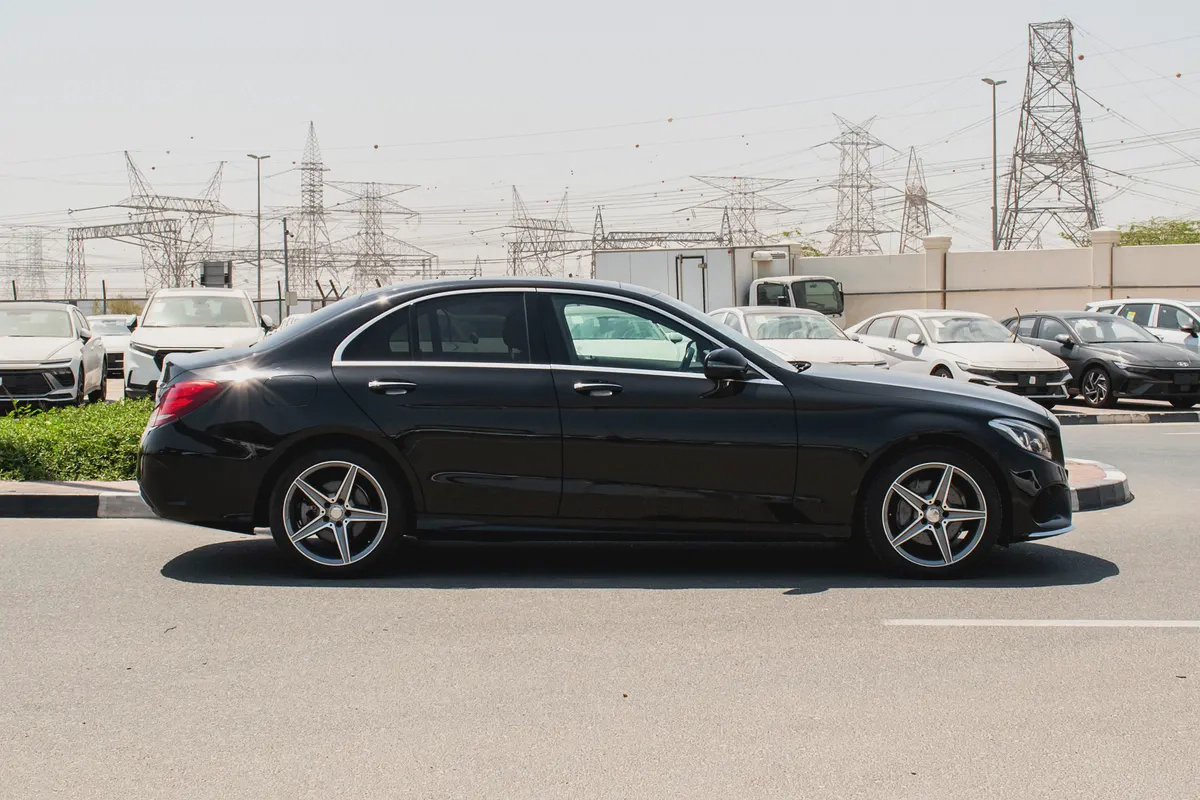2016 - BENZ C200- SUPER CLEAN - LIKE NEW - ONLY 33,000 KM-3-3