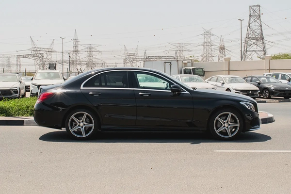 2016 - BENZ C200- SUPER CLEAN - LIKE NEW - ONLY 33,000 KM