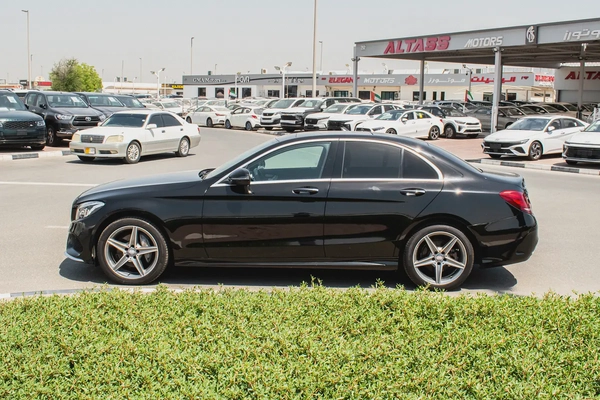 2016 - BENZ C200- SUPER CLEAN - LIKE NEW - ONLY 33,000 KM