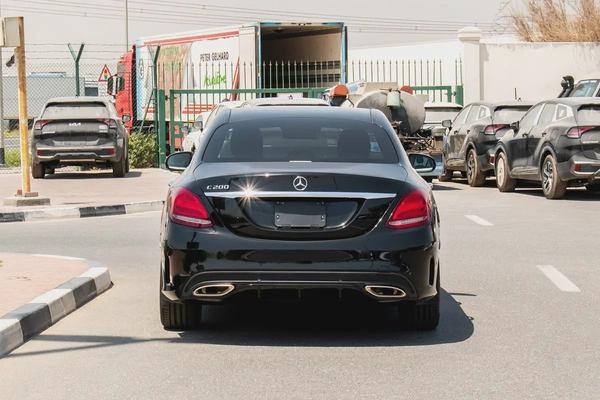 2016 - BENZ C200- SUPER CLEAN - LIKE NEW - ONLY 33,000 KM