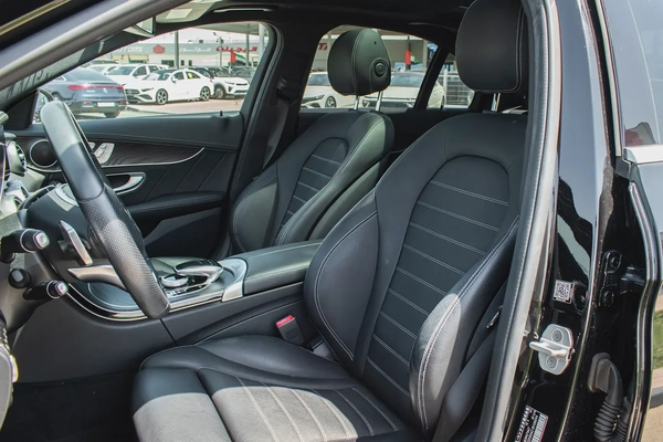 2016 - BENZ C200- SUPER CLEAN - LIKE NEW - ONLY 33,000 KM