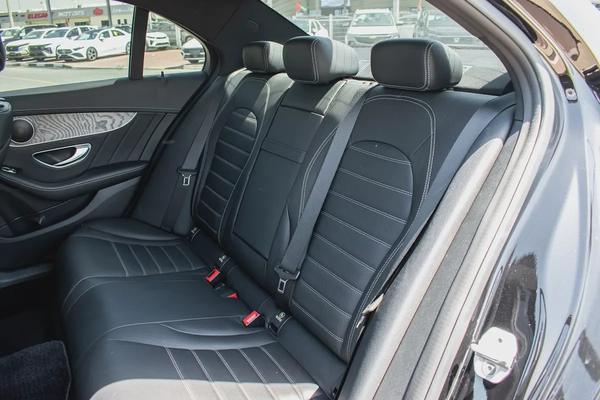 2016 - BENZ C200- SUPER CLEAN - LIKE NEW - ONLY 33,000 KM
