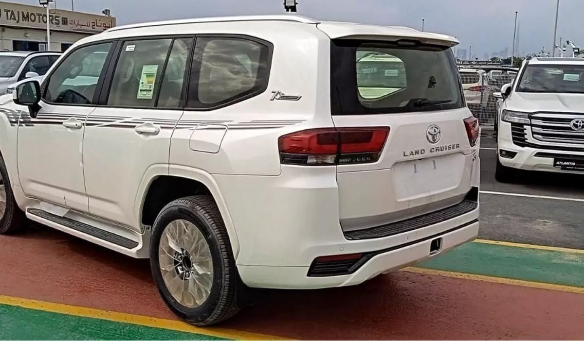 Toyota Land Cruiser GXR Toyota Land Cruiser 300 SERIES 4.0L  4WD 5 DOOR-4-0