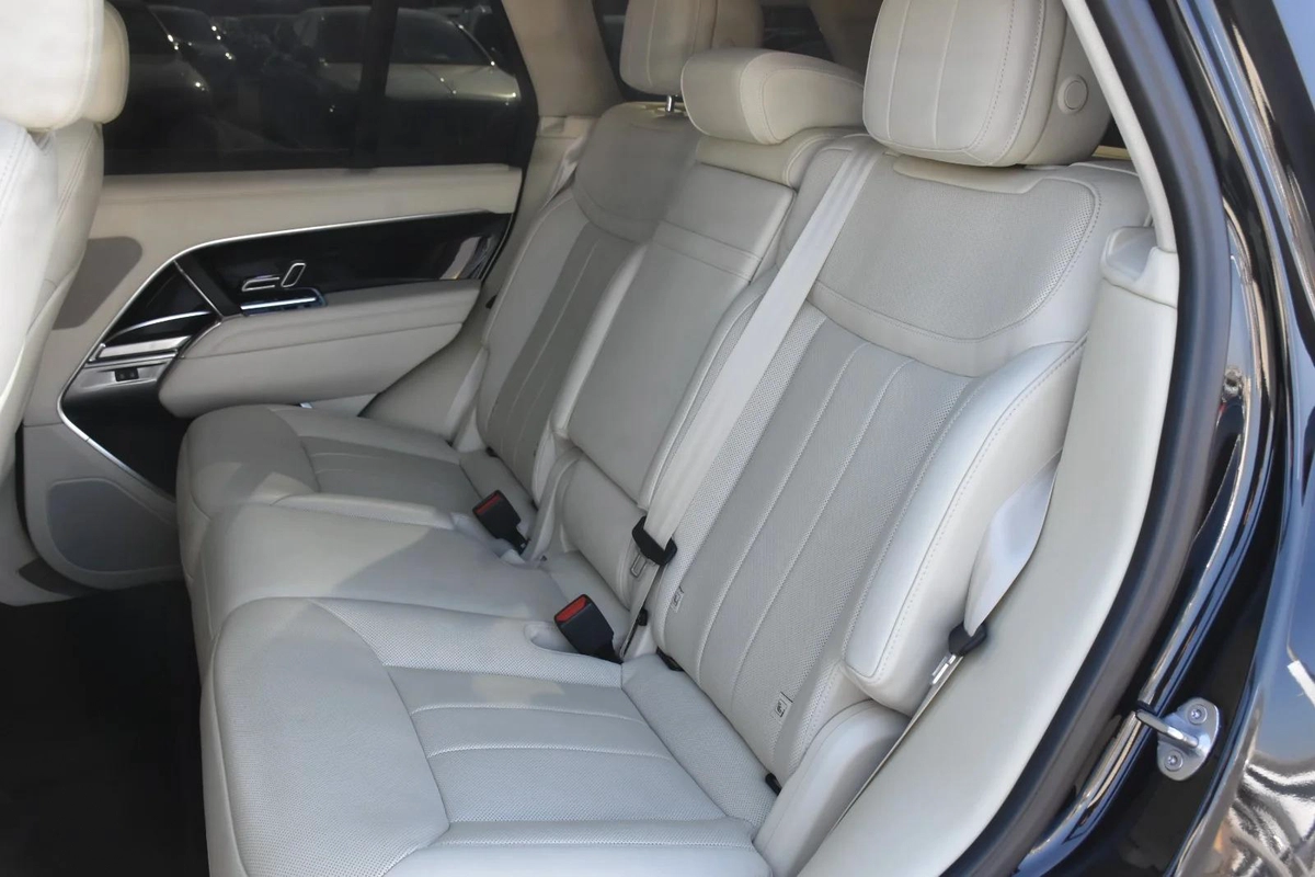LAND ROVER RANGE ROVER SE 2023 | BLACK-21-21