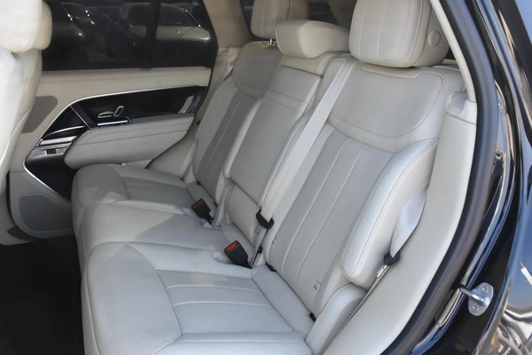 LAND ROVER RANGE ROVER SE 2023 | BLACK
