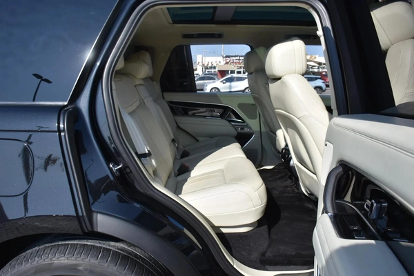 LAND ROVER RANGE ROVER SE 2023 | BLACK