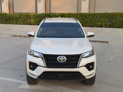 2021 Toyota Fortuner GXR 4.0L V6 GCC Specs | 4WD | Full Service History | Excellent Condition-1