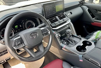 Toyota Land Cruiser VXR 3.5L-6