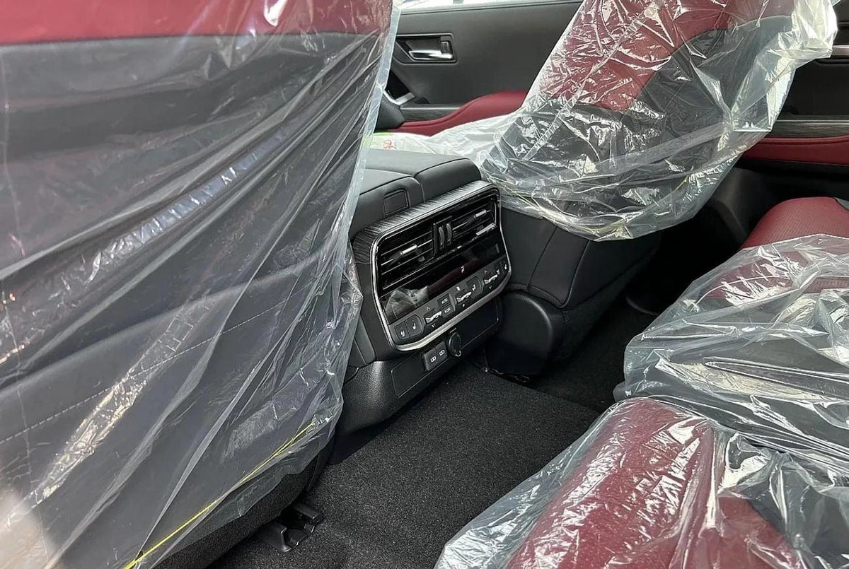 Toyota Land Cruiser VXR 3.5L-4-4