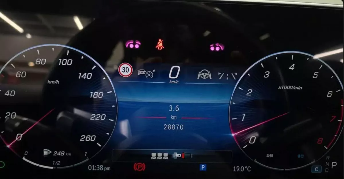 Mercedes Benz S500 4MATIC L-6-0