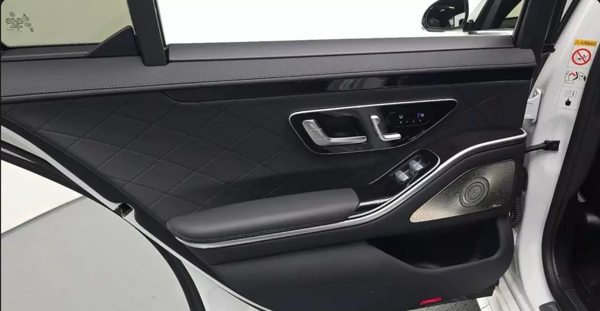 Mercedes Benz S500 4MATIC L-8-0