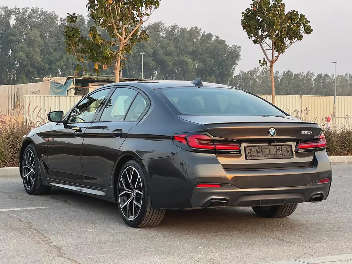 BMW  520i 2023 GCC Specs - Under Warranty - Low Mileage-12-12
