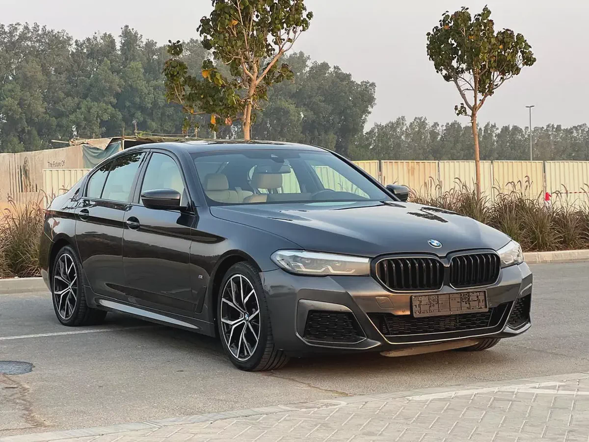 BMW  520i 2023 GCC Specs - Under Warranty - Low Mileage