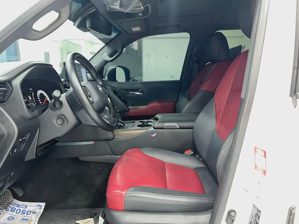 Toyota Land Cruiser VXR 2023 GCC Specs-9-9