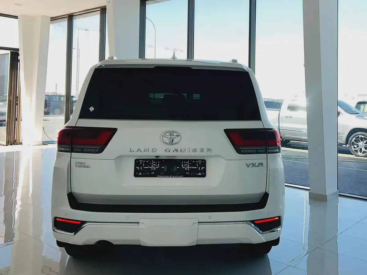 Toyota Land Cruiser VXR 2023 GCC Specs-18-18