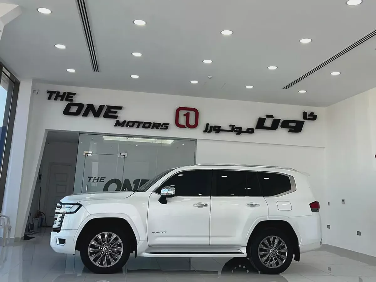 Toyota Land Cruiser VXR 2023 GCC Specs-1-1