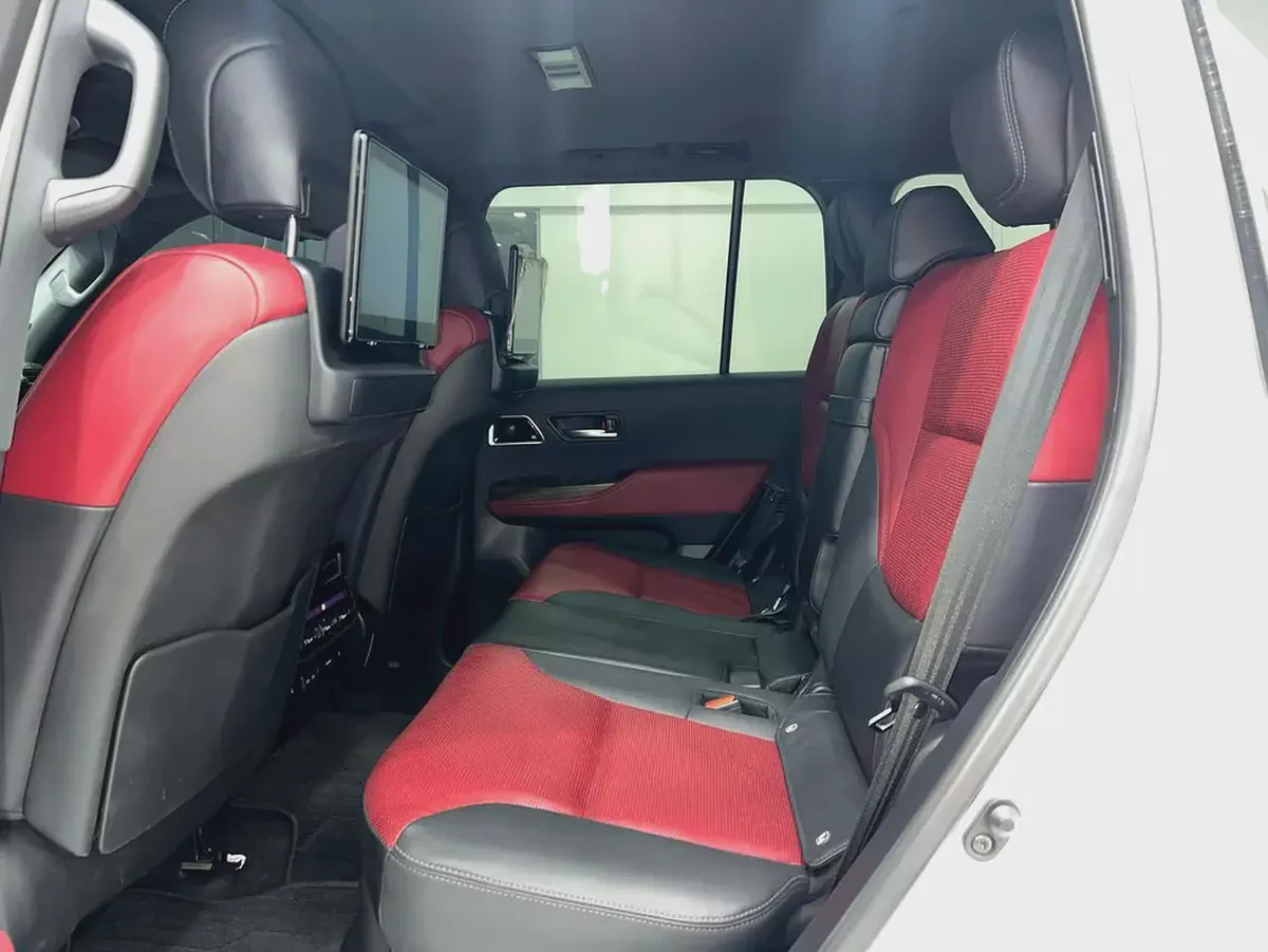 Toyota Land Cruiser VXR 2023 GCC Specs-7-7