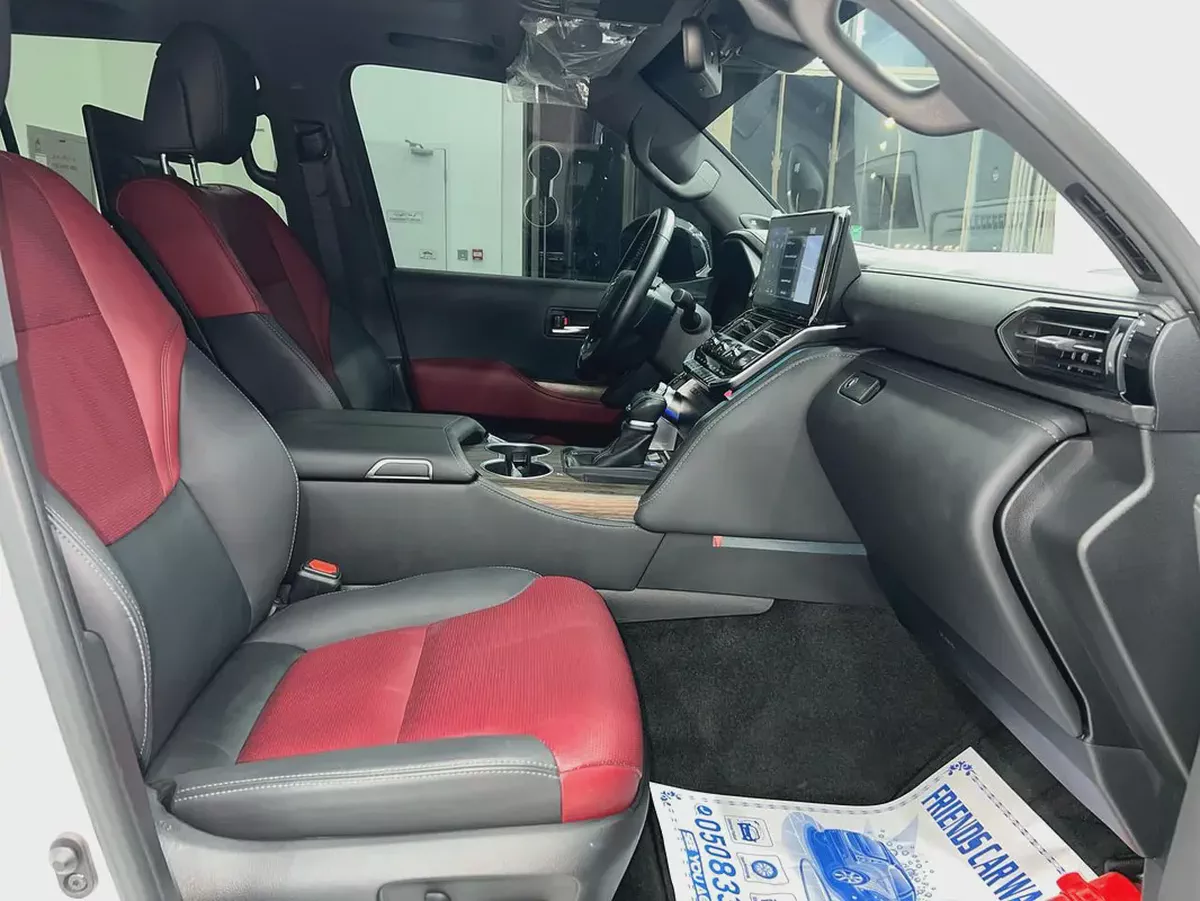 Toyota Land Cruiser VXR 2023 GCC Specs-8-8