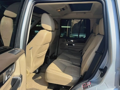 LAND ROVER LR4-8