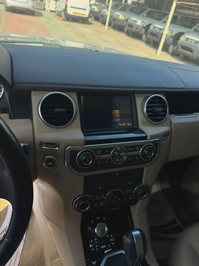 LAND ROVER LR4-10