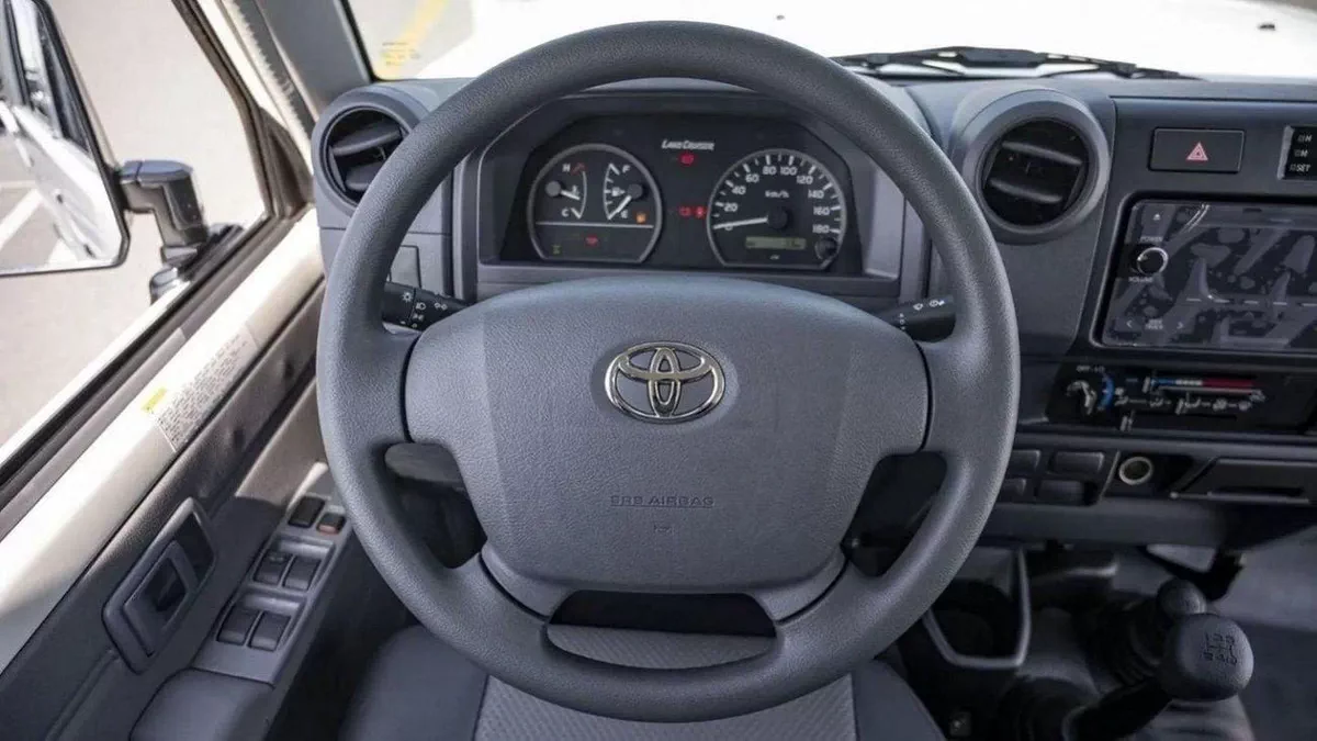 Toyota Land Cruiser Pick Up Toyota Land Cruiser Pickup LC79 4.2L Diesel MT 2024_White-13-0