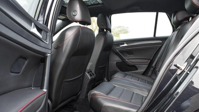 Volkswagen Golf GTI-6
