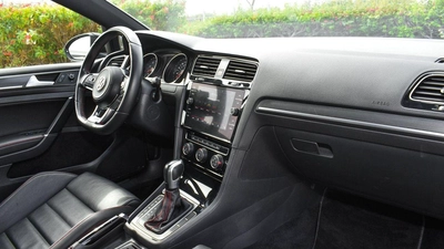 Volkswagen Golf GTI-8