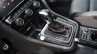 Volkswagen Golf GTI-10
